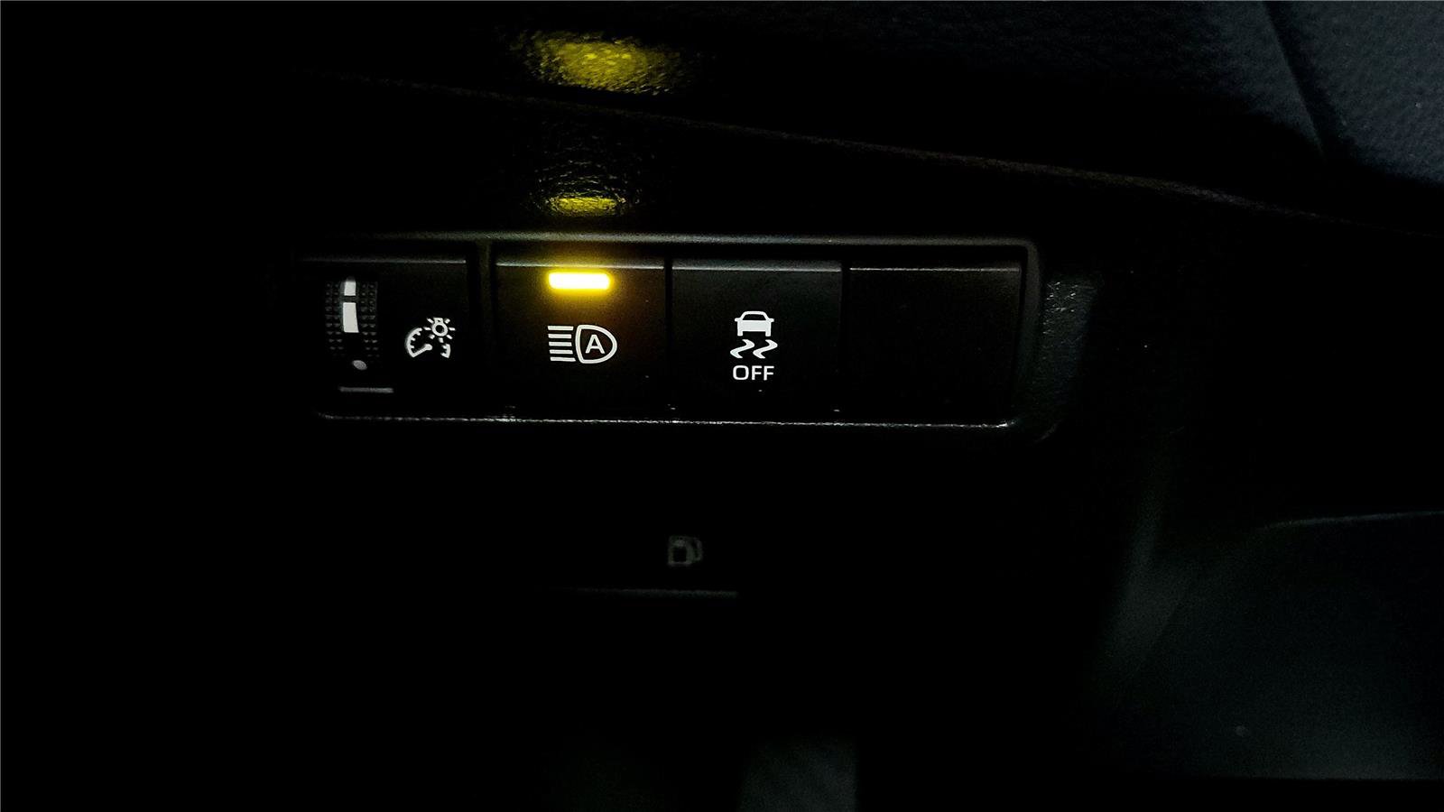 Certified 2024 Toyota Corolla Cross SE w/ Moonroof Package image 33