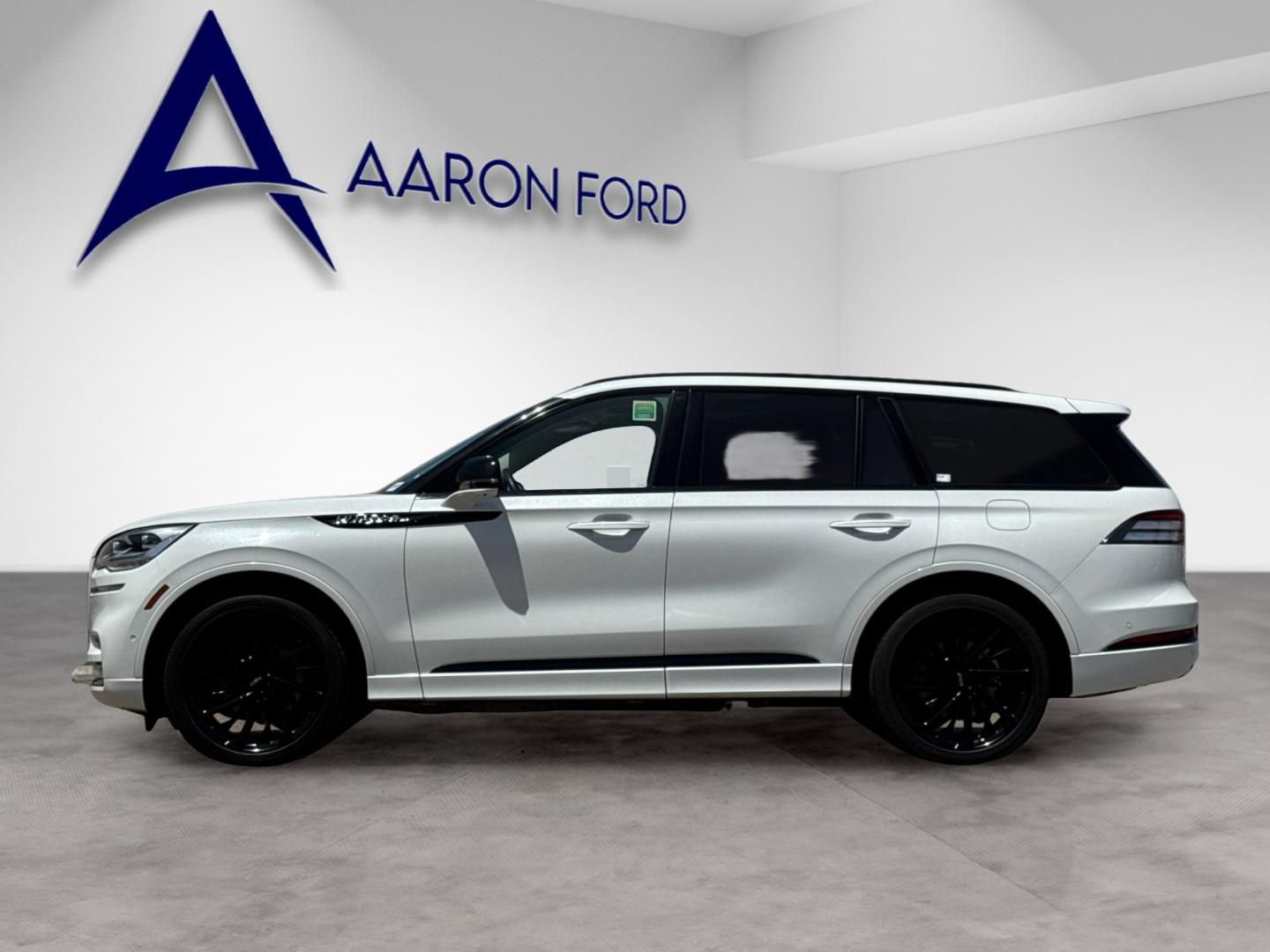 Used 2023 Lincoln Aviator Reserve w/ Equipment Group 201A AWD/4WD image 3