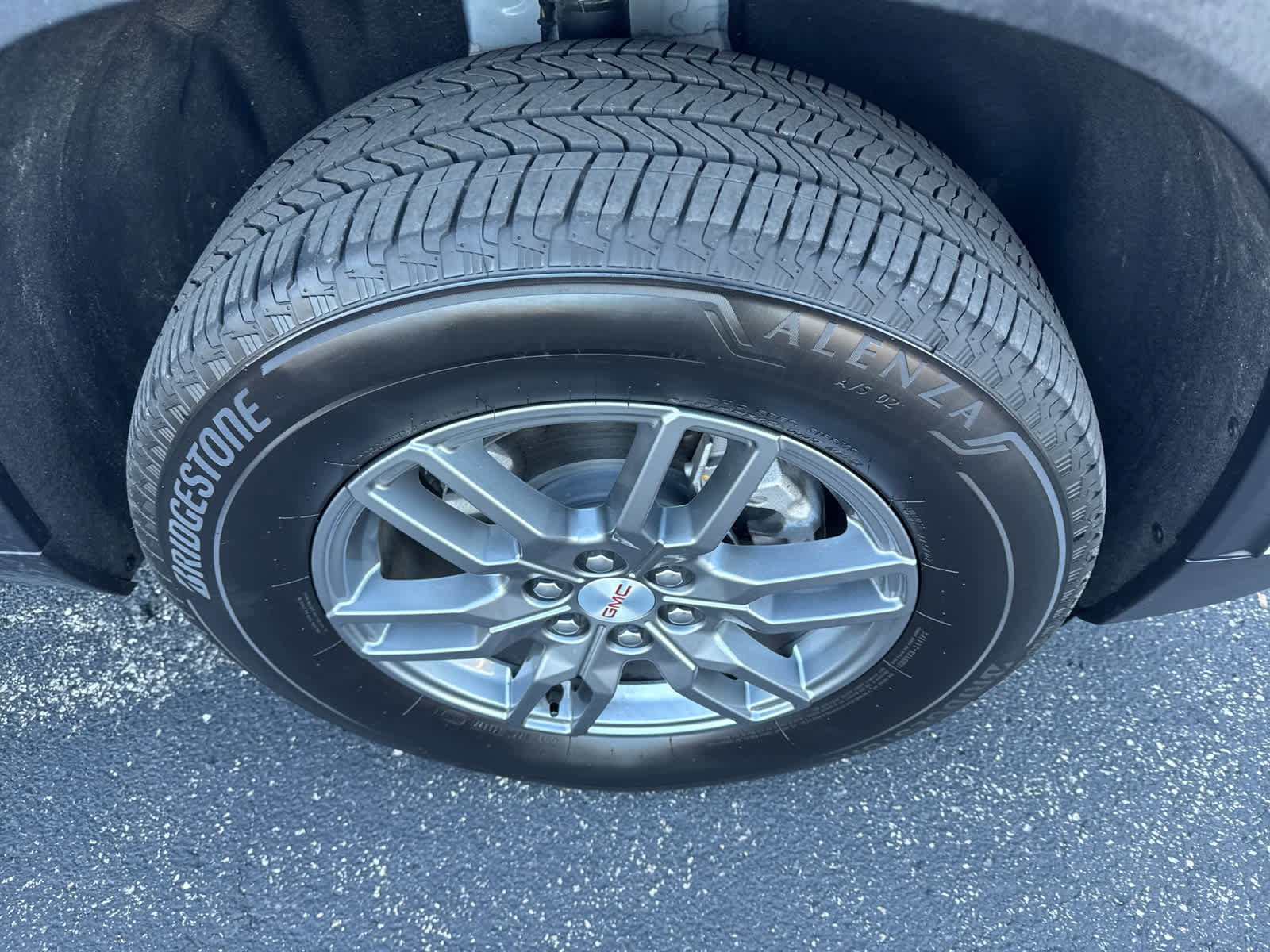 Used 2025 GMC Acadia Elevation image 14