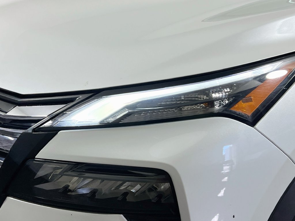 Used 2024 Nissan Rogue SV AWD/4WD image 9