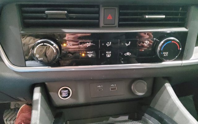 Used 2023 Nissan Rogue S image 37