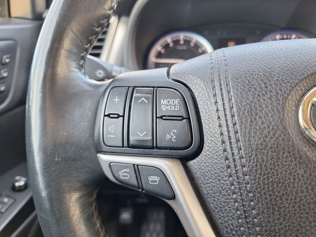 Used 2016 Toyota Highlander Limited Platinum image 22