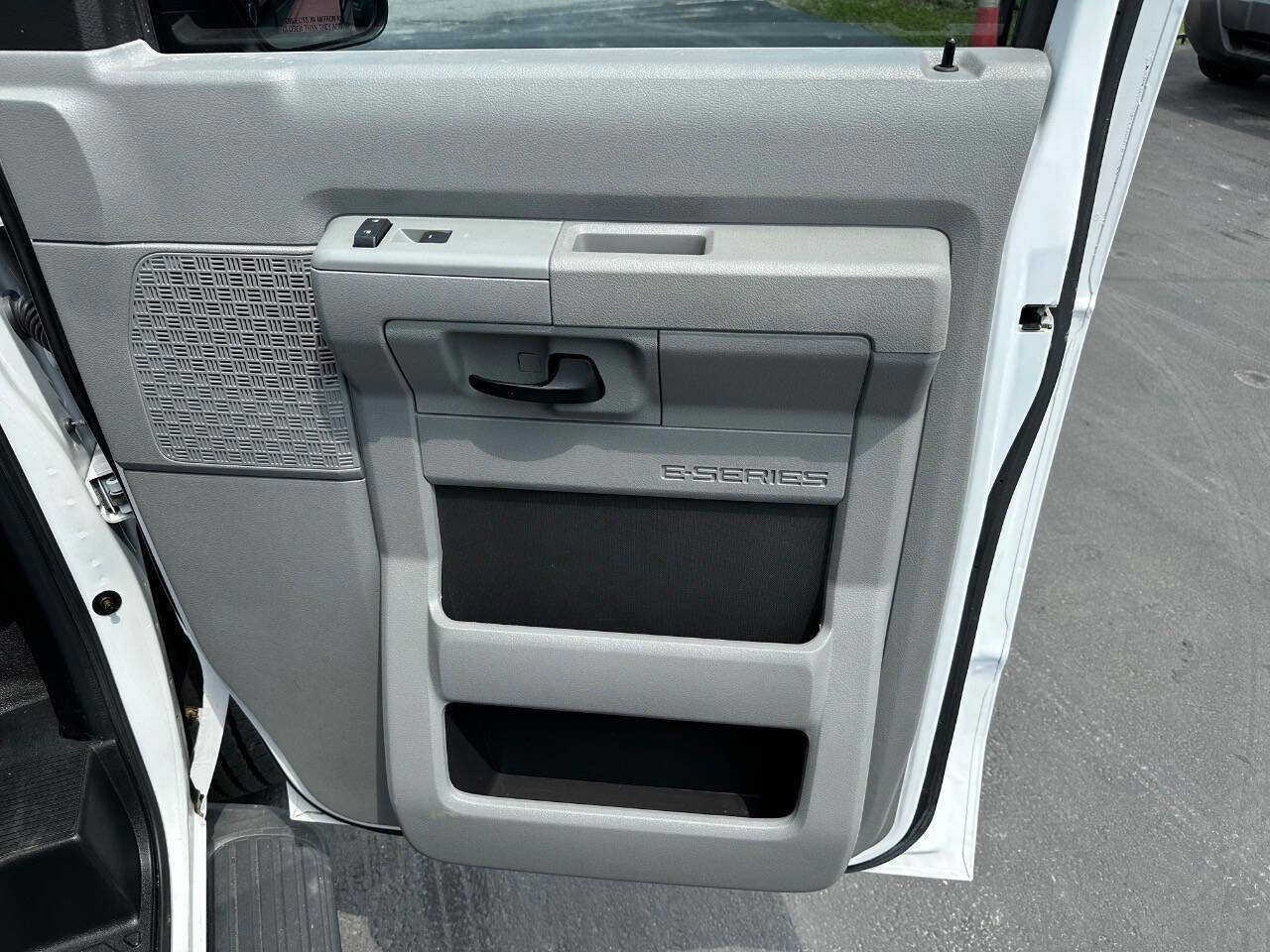 Used 2012 Ford E-150 and Econoline 150 Wagon w/ PWR Windows & Locks Group image 15