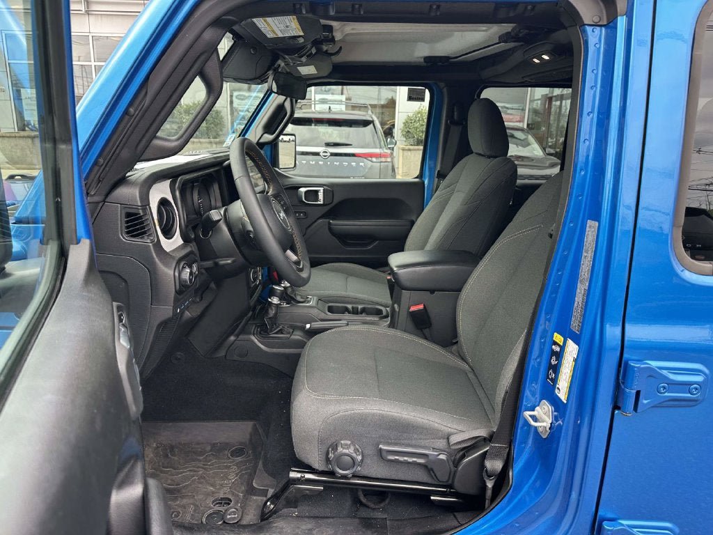 Used 2024 Jeep Wrangler Unlimited w/ Convenience Group AWD/4WD image 15
