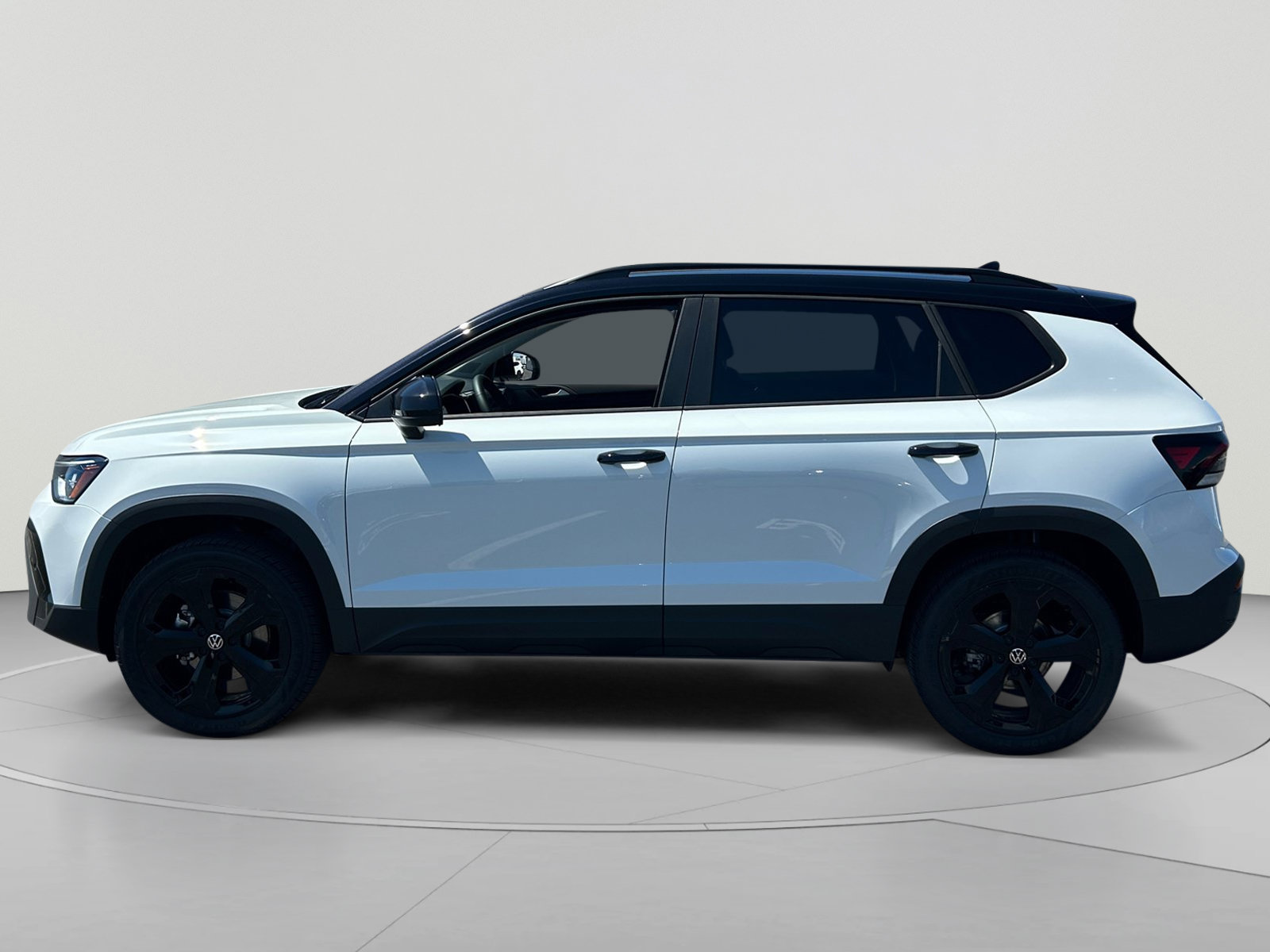 New 2026 Volkswagen Taos SE AWD/4WD image 2