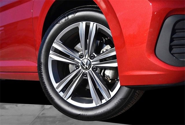 Certified 2024 Volkswagen Jetta SE w/ Panoramic Sunroof Package image 3