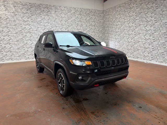 Used 2024 Jeep Compass Trailhawk AWD/4WD image 1