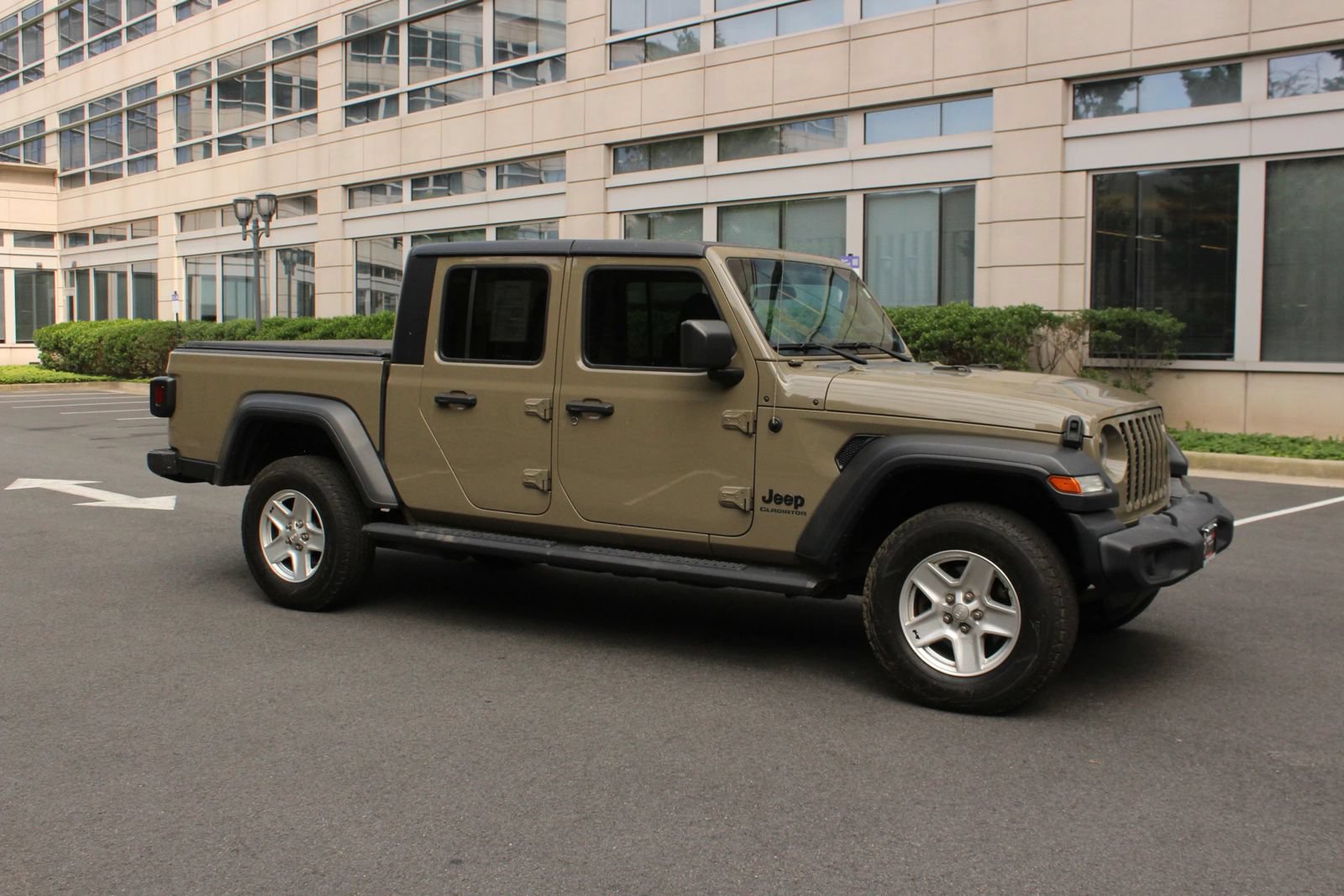 Used 2020 Jeep Gladiator Sport w/ Quick Order Package 24S AWD/4WD image 2
