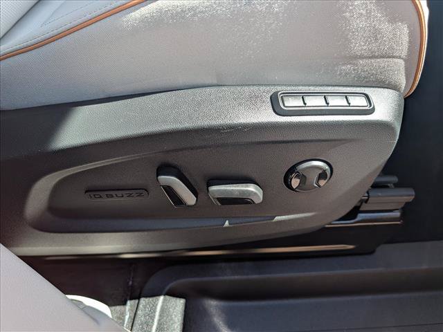 Used 2025 Volkswagen ID. Buzz Pro S Plus AWD/4WD image 12