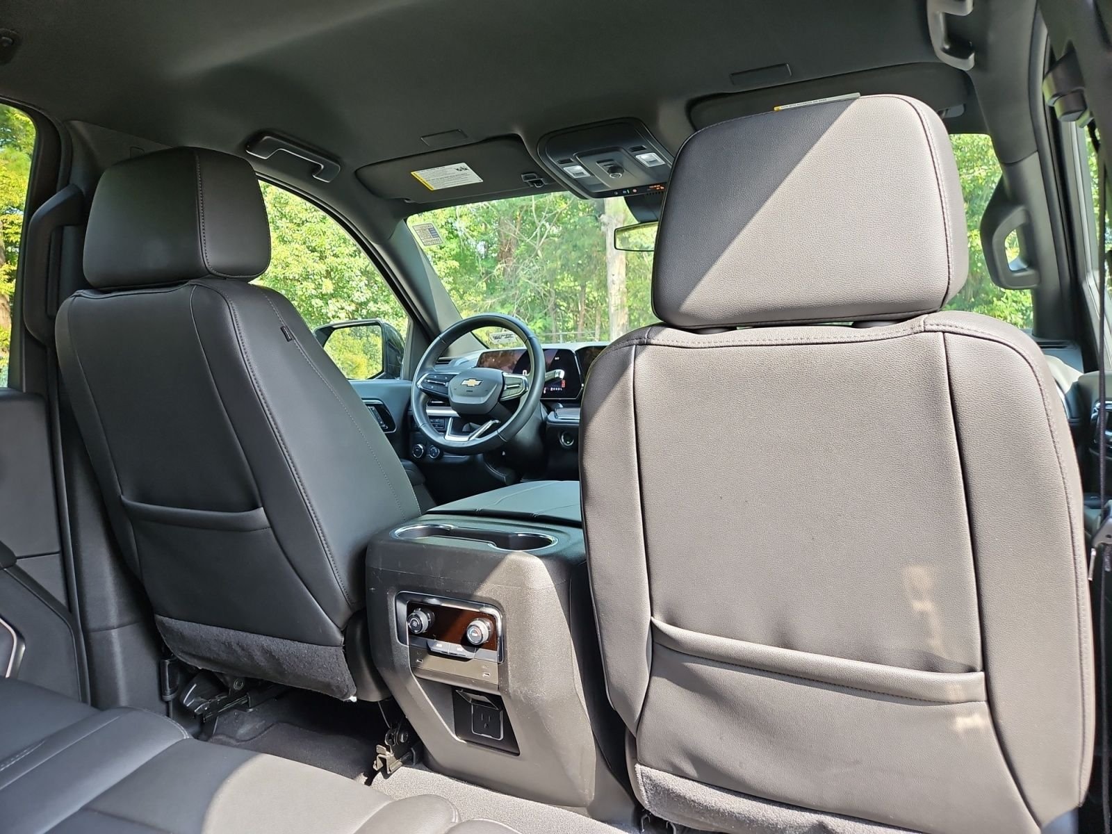Used 2025 Chevrolet Suburban LT RWD image 18