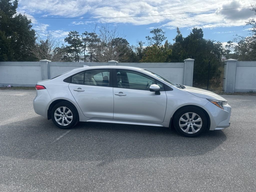 Used 2025 Toyota Corolla LE image 4