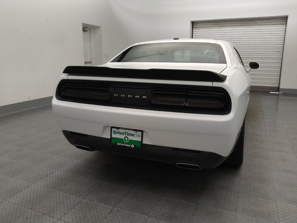 Used 2016 Dodge Challenger SXT RWD image 7