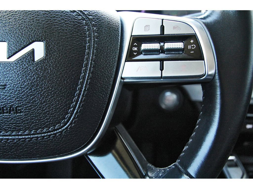 Used 2025 Kia Telluride S FWD image 16