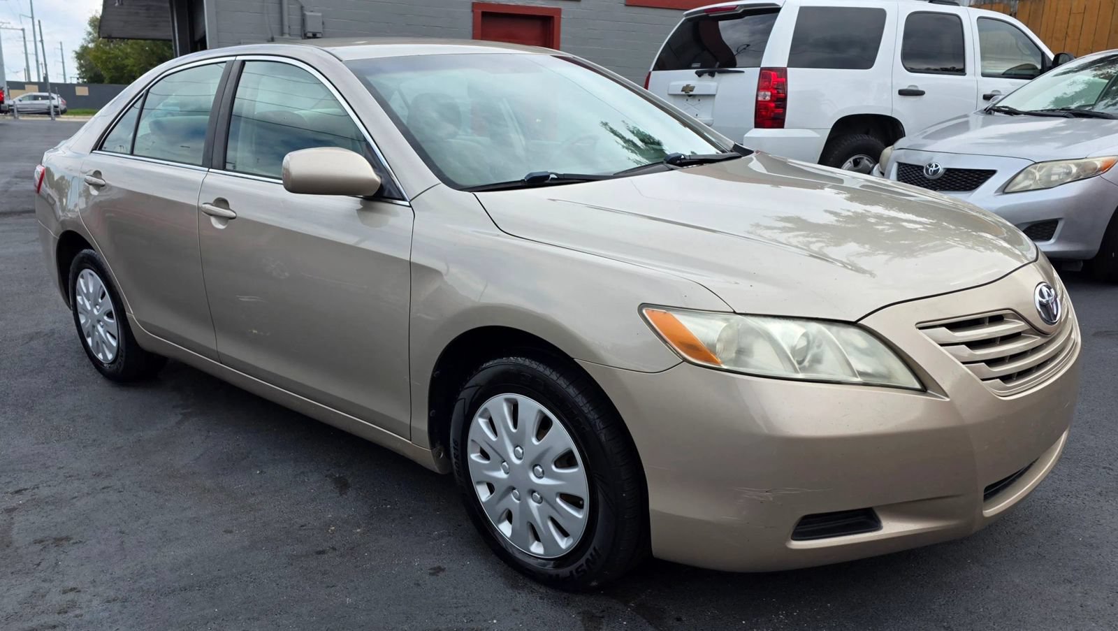 Used 2009 Toyota Camry LE FWD image 2