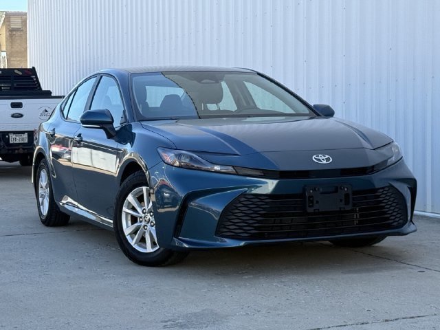 Used 2025 Toyota Camry LE FWD image 2