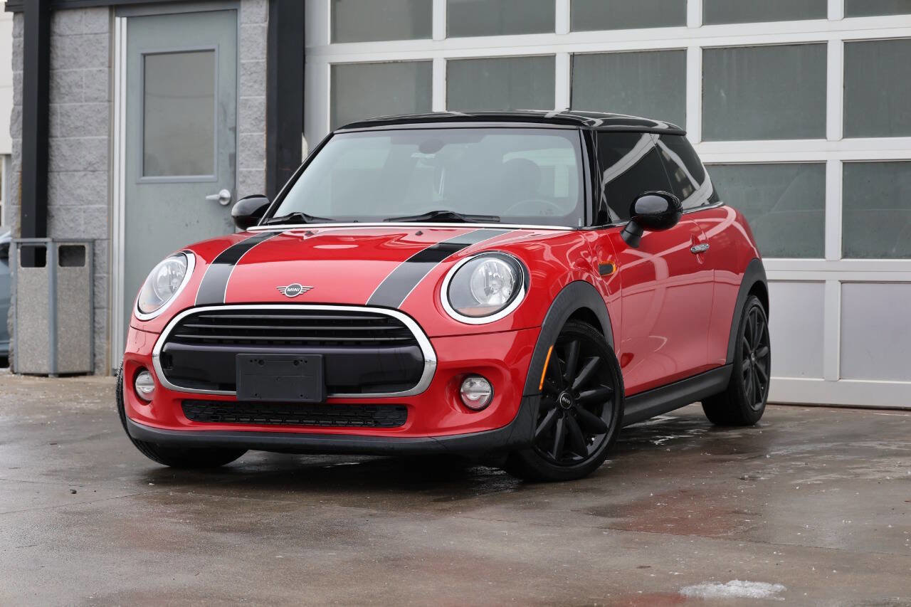 Used 2019 MINI Cooper 2-Door Hardtop image 3