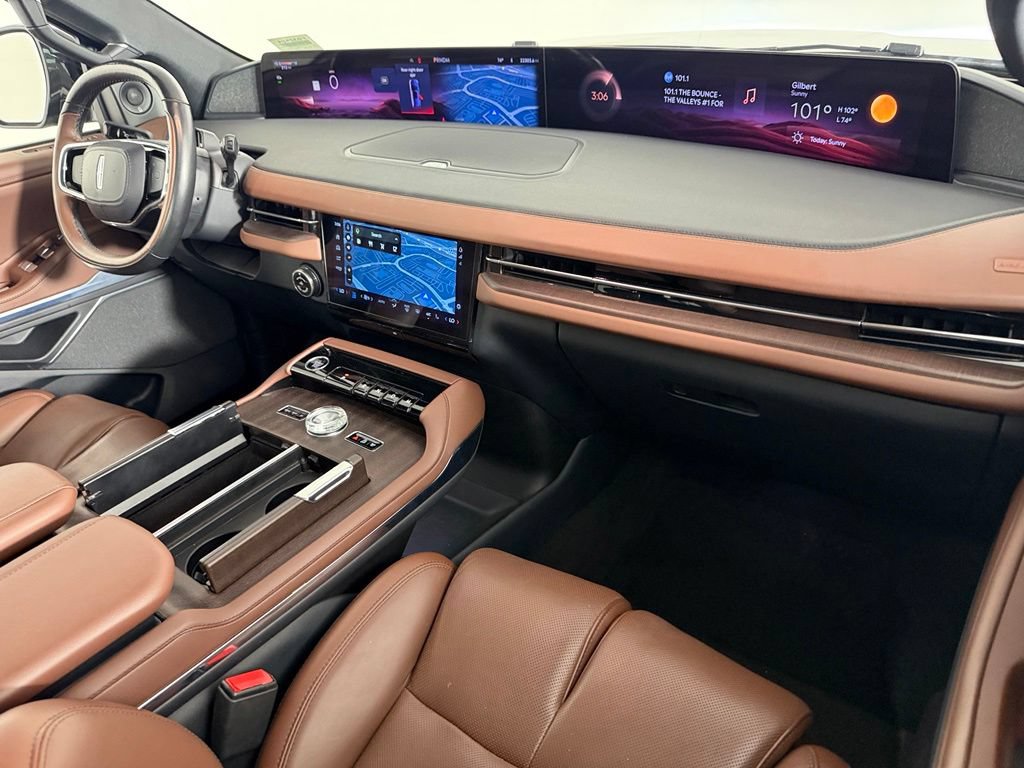 Used 2025 Lincoln Navigator Reserve AWD/4WD image 13