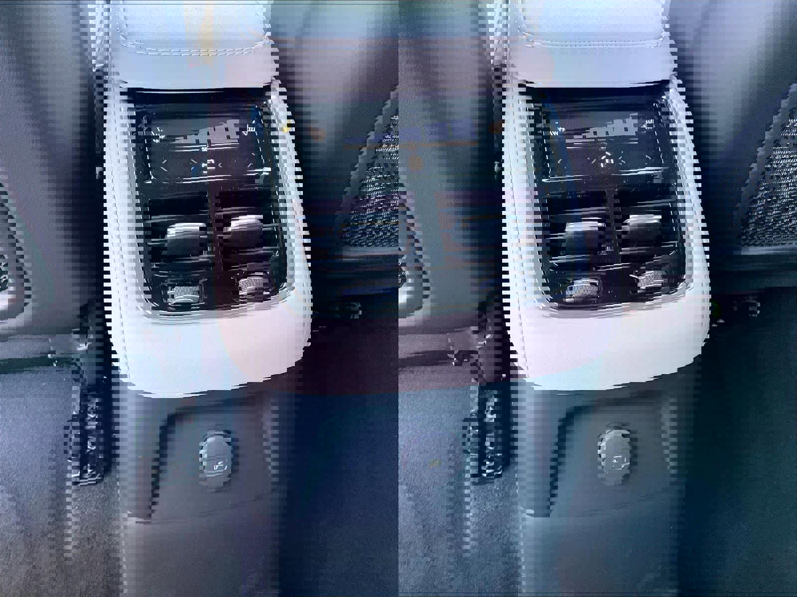 New 2026 Volvo XC90 T8 Plus w/ Protection Package Premier image 16