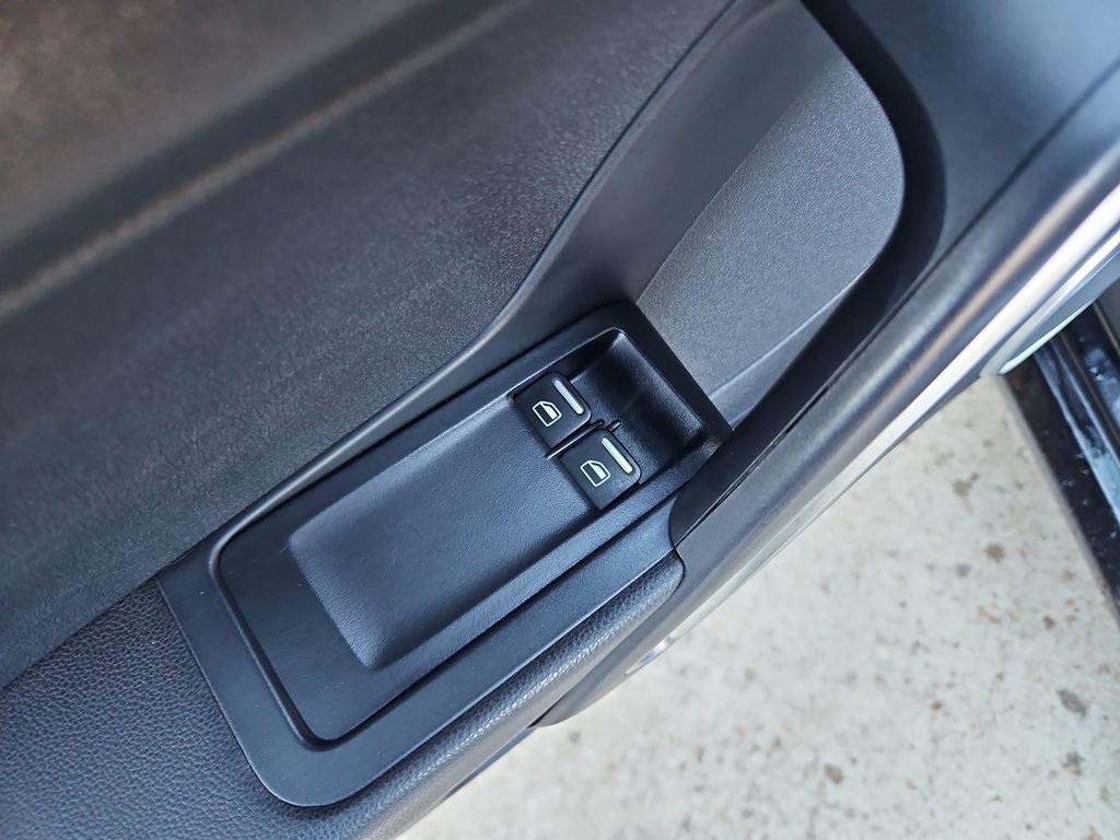 Used 2012 Volkswagen Beetle 2.5 image 24