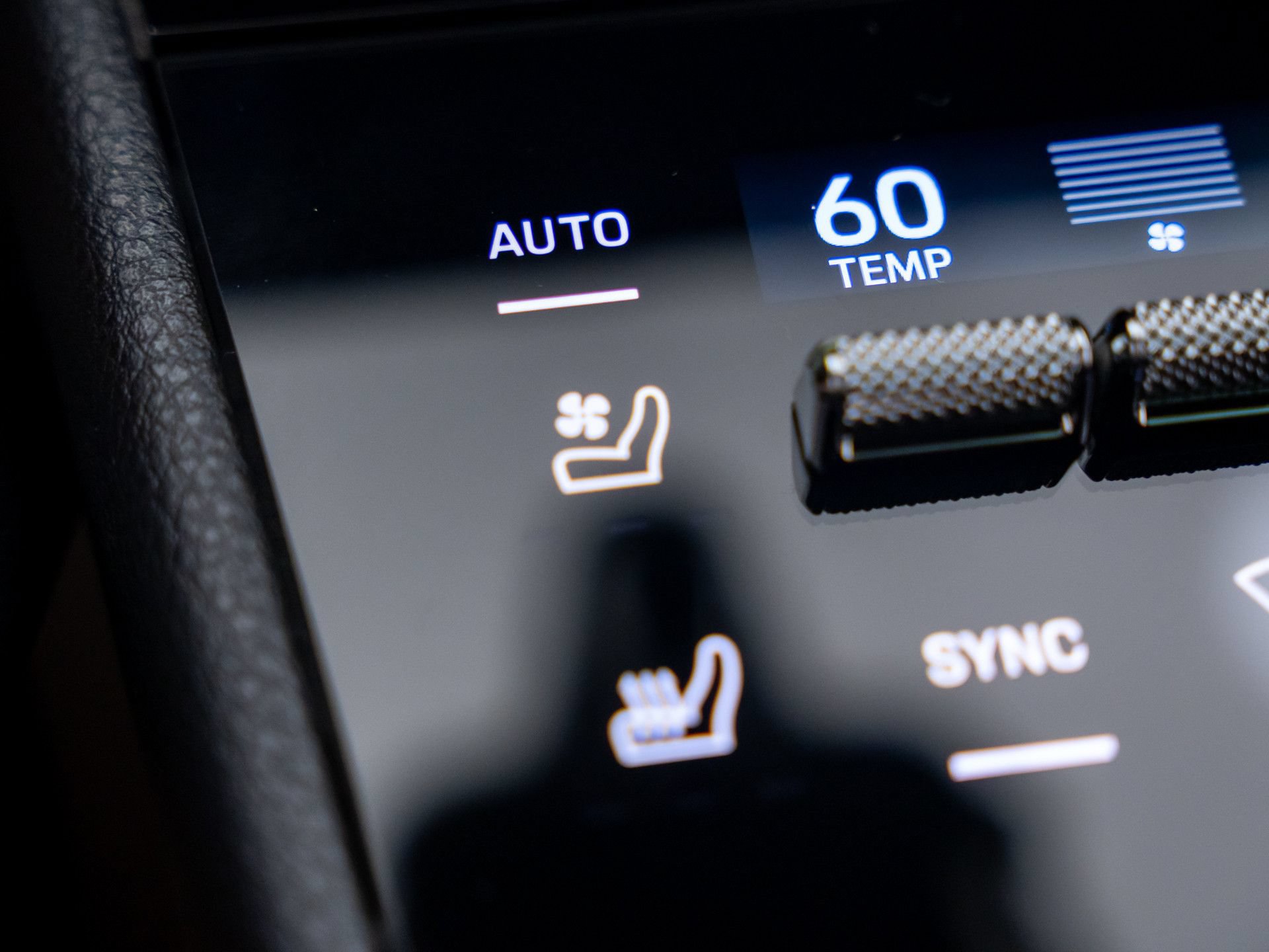 Certified 2025 Porsche Cayenne E-Hybrid Coupe AWD/4WD image 27