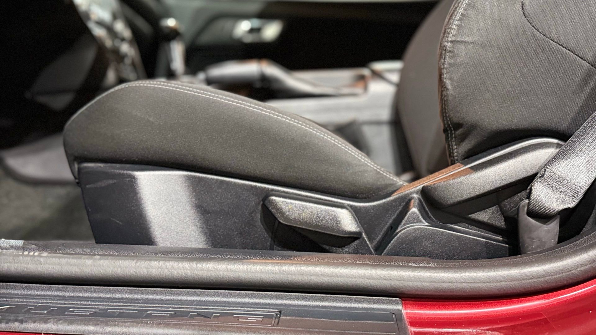 Used 2017 Ford Mustang Coupe image 27