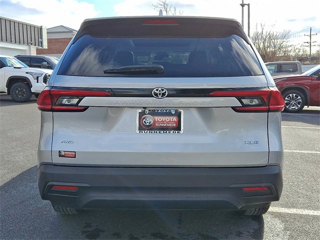 Certified 2024 Toyota Grand Highlander XLE image 5