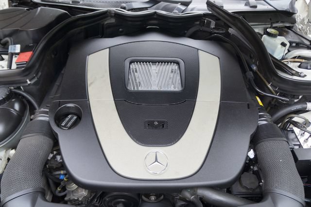 Used 2010 Mercedes-Benz C 300 Sedan image 25