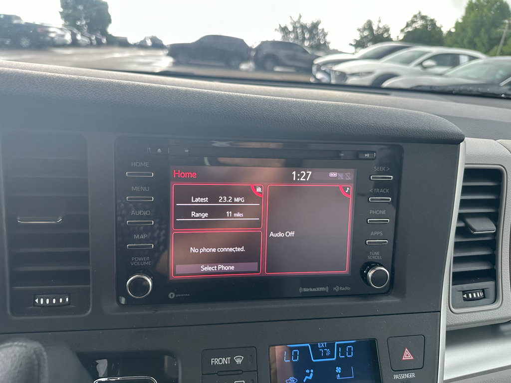 Used 2020 Toyota Sienna LE w/ LE Preferred Package FWD image 12