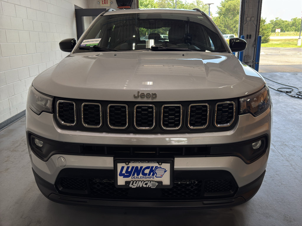 Used 2024 Jeep Compass Latitude AWD/4WD image 8