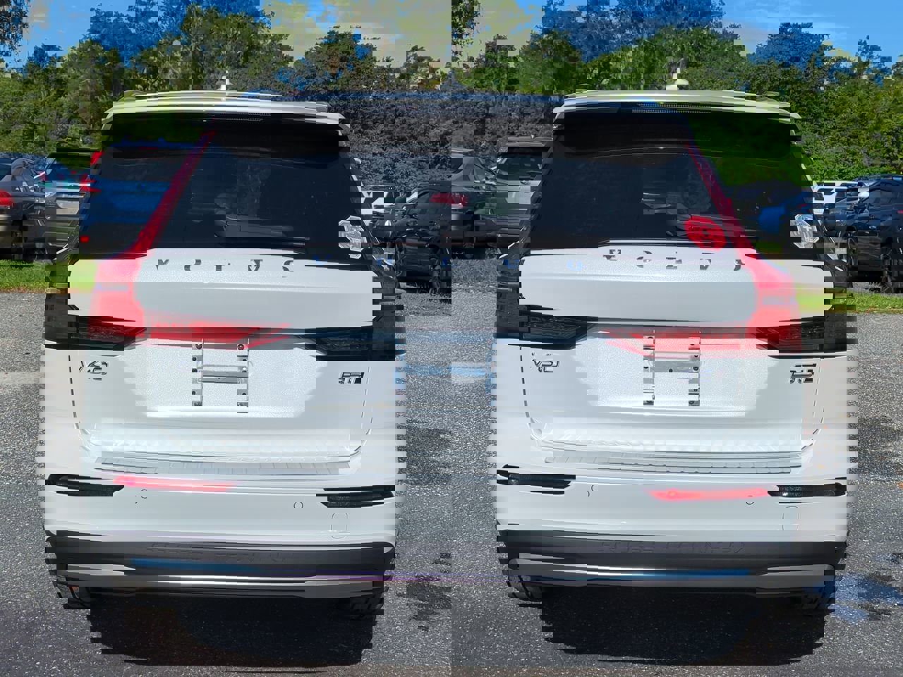 New 2026 Volvo V60 B5 Cross Country Plus w/ Protection Package Premier image 5