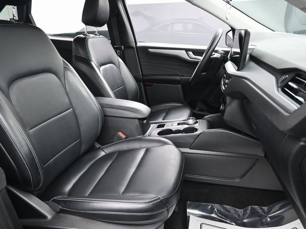 Used 2025 Ford Escape Platinum image 32