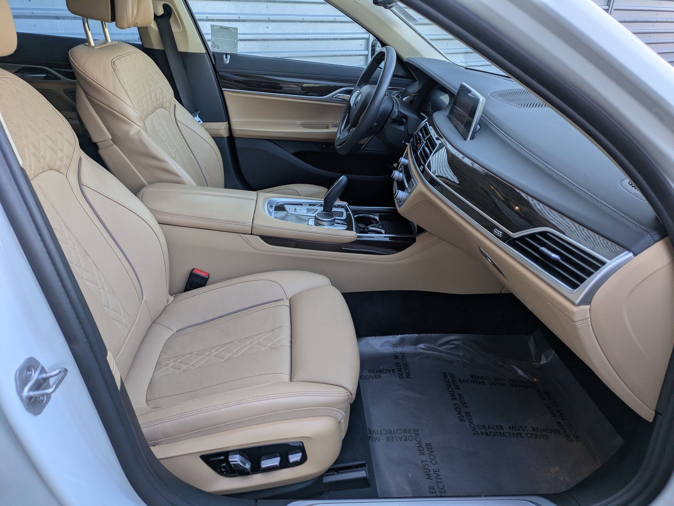 Used 2022 BMW 750i xDrive image 34