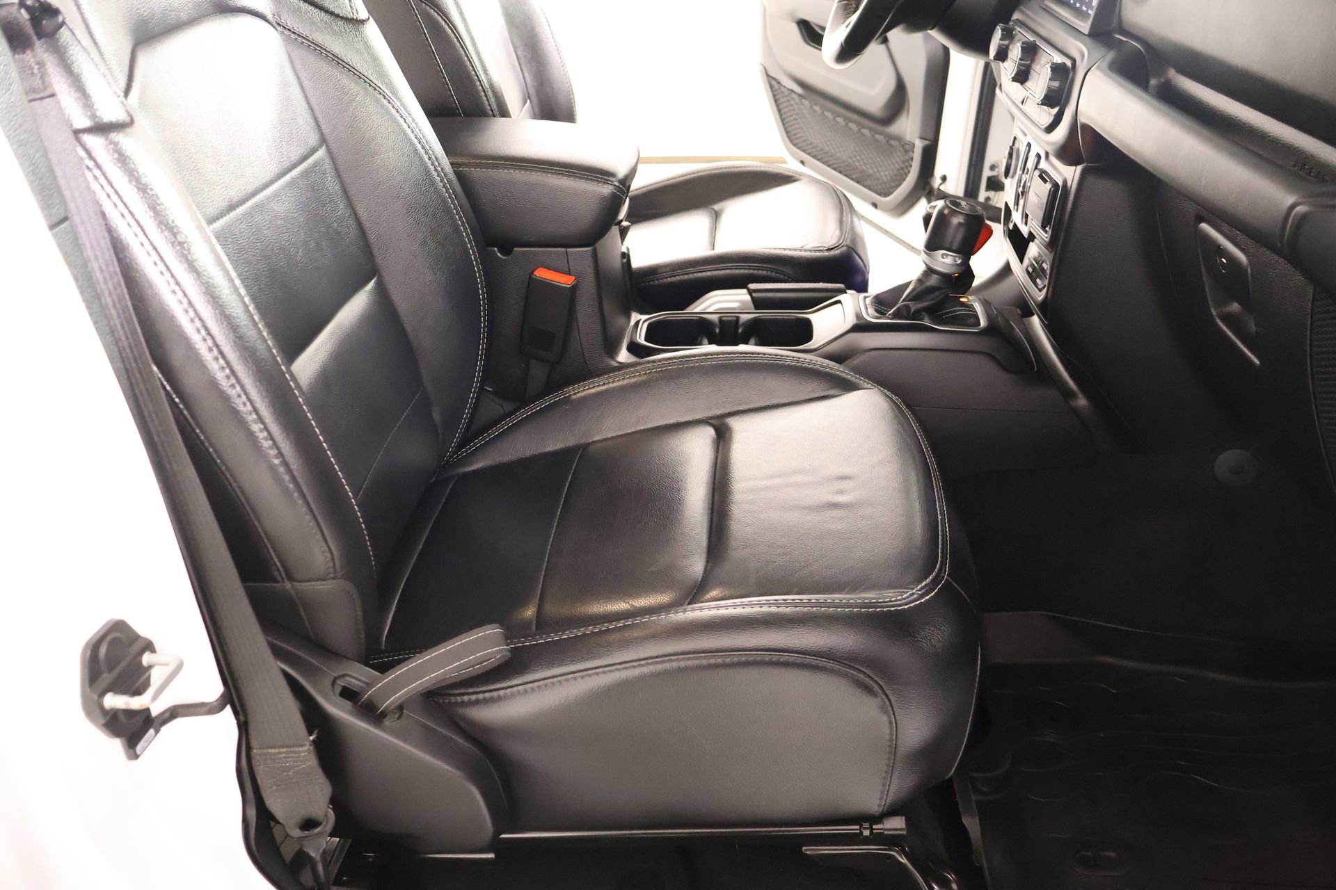 Used 2020 Jeep Wrangler Unlimited Sahara image 13