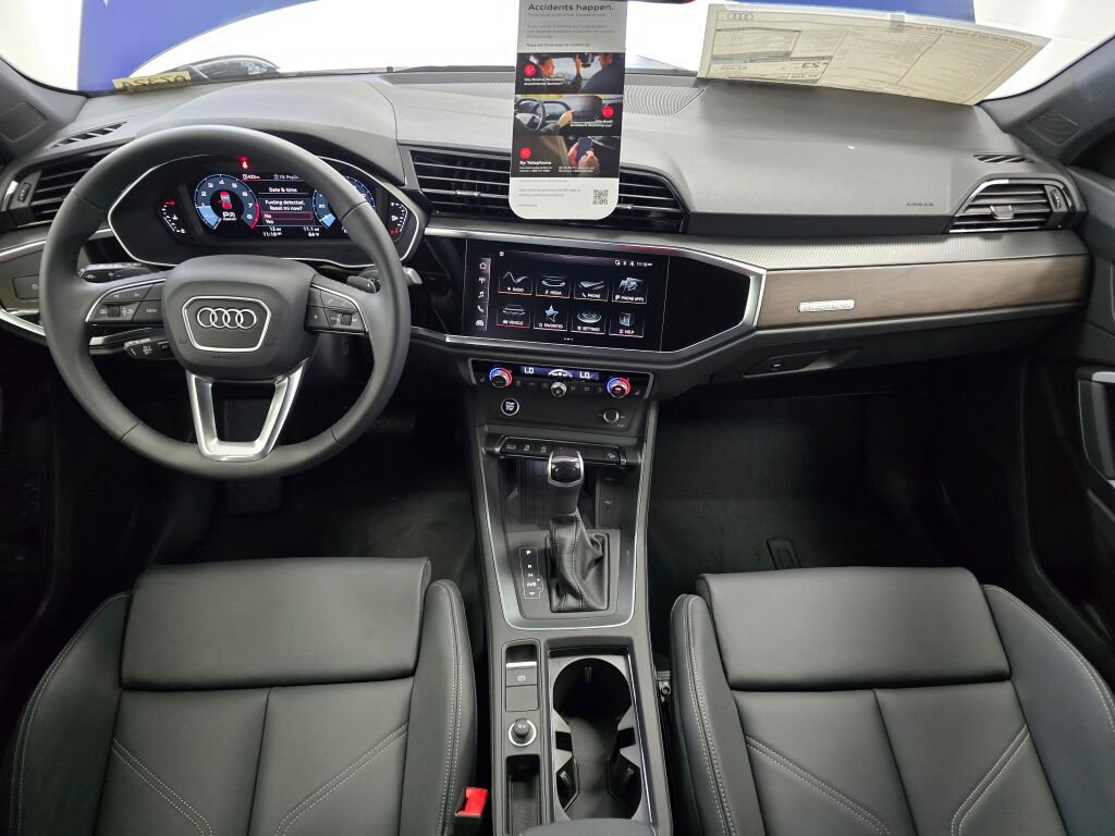 New 2025 Audi Q3 2.0T Premium image 17