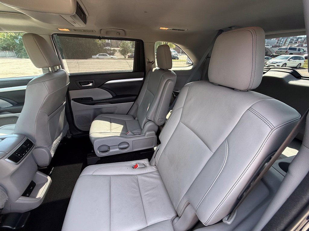 Used 2015 Toyota Highlander XLE AWD/4WD image 29
