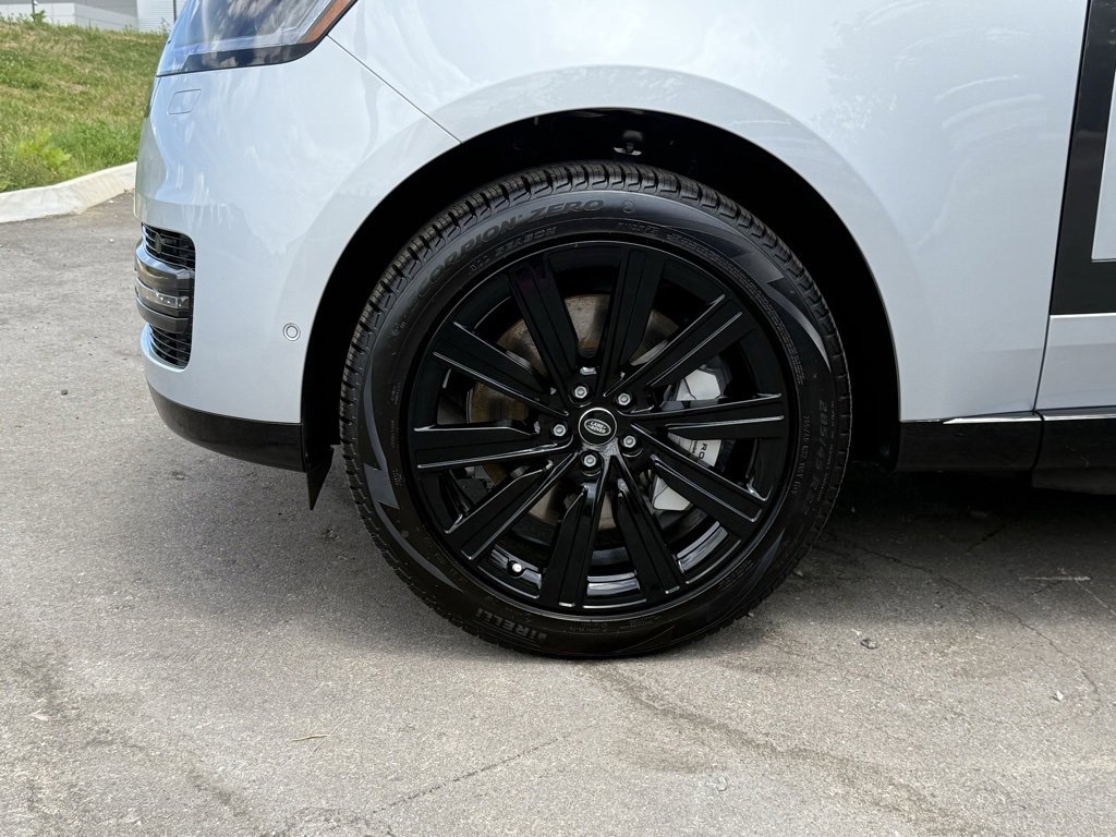 New 2025 Land Rover Range Rover SE image 10