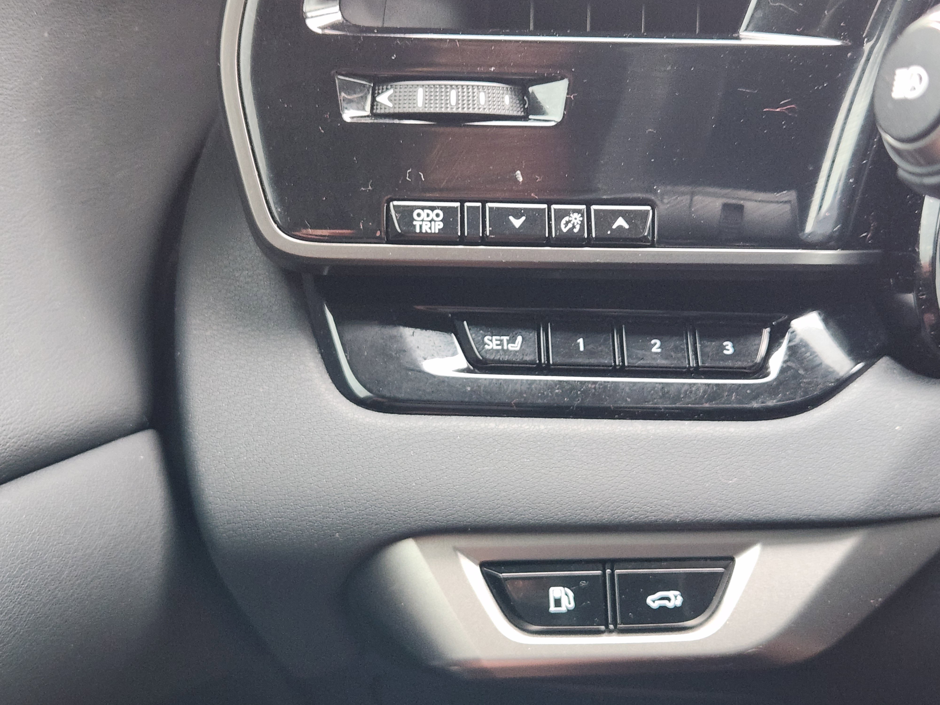 Used 2024 Lexus RX 350 Premium w/ Accessory Package (Z1) image 26