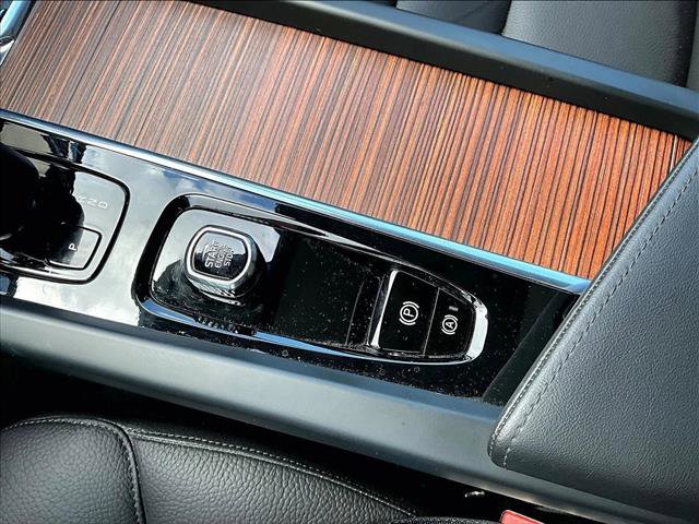 Used 2024 Volvo XC60 B5 Plus w/ Protection Package Premier image 24
