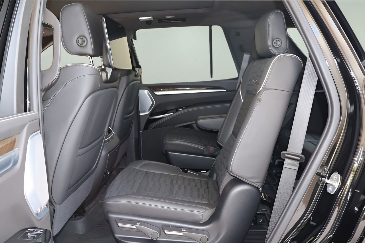 Used 2025 Cadillac Escalade Sport Platinum AWD/4WD image 13