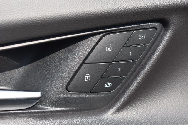 New 2027 Chevrolet Equinox RS w/ Convenience Package III FWD image 24