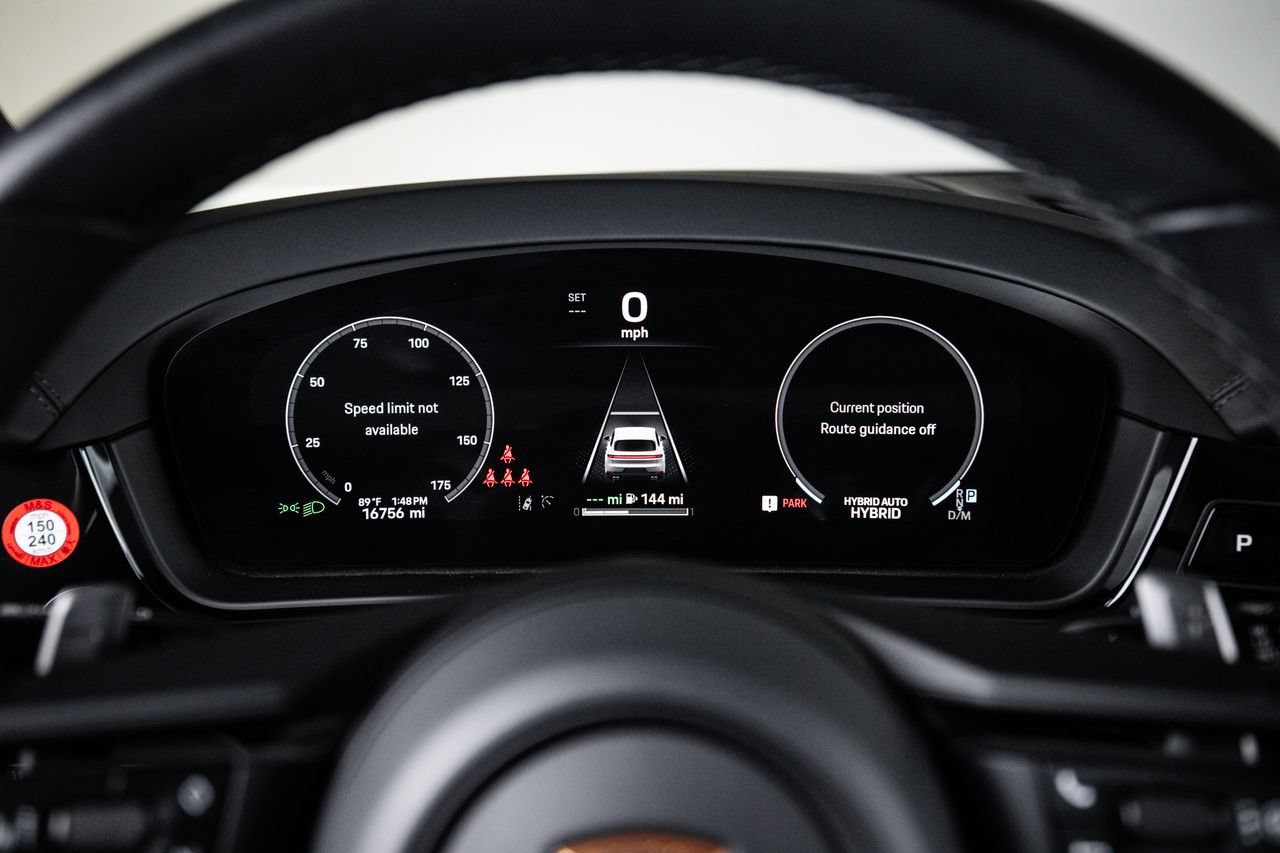 Certified 2025 Porsche Cayenne E-Hybrid AWD/4WD image 15