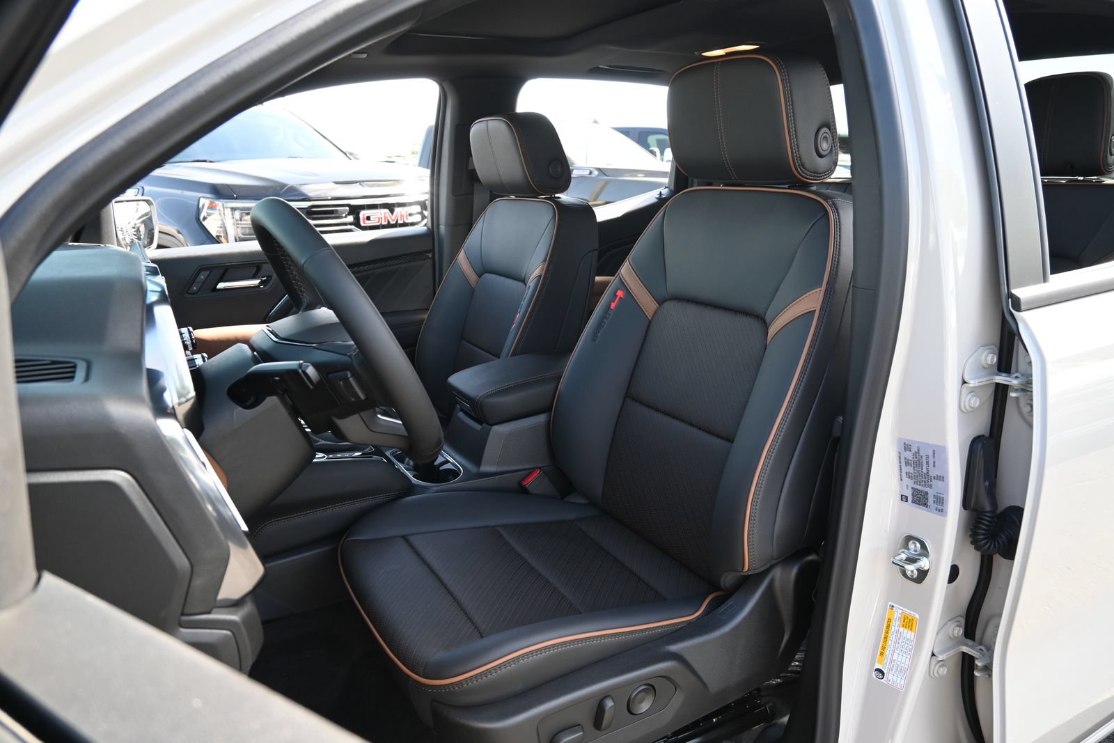 New 2026 GMC Canyon AT4 w/ Technology Plus Package AWD/4WD image 18