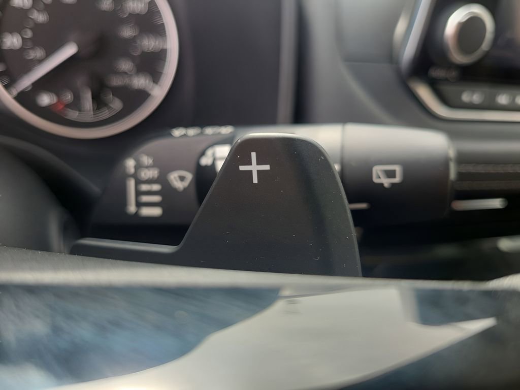 Used 2023 Nissan Rogue SV image 30