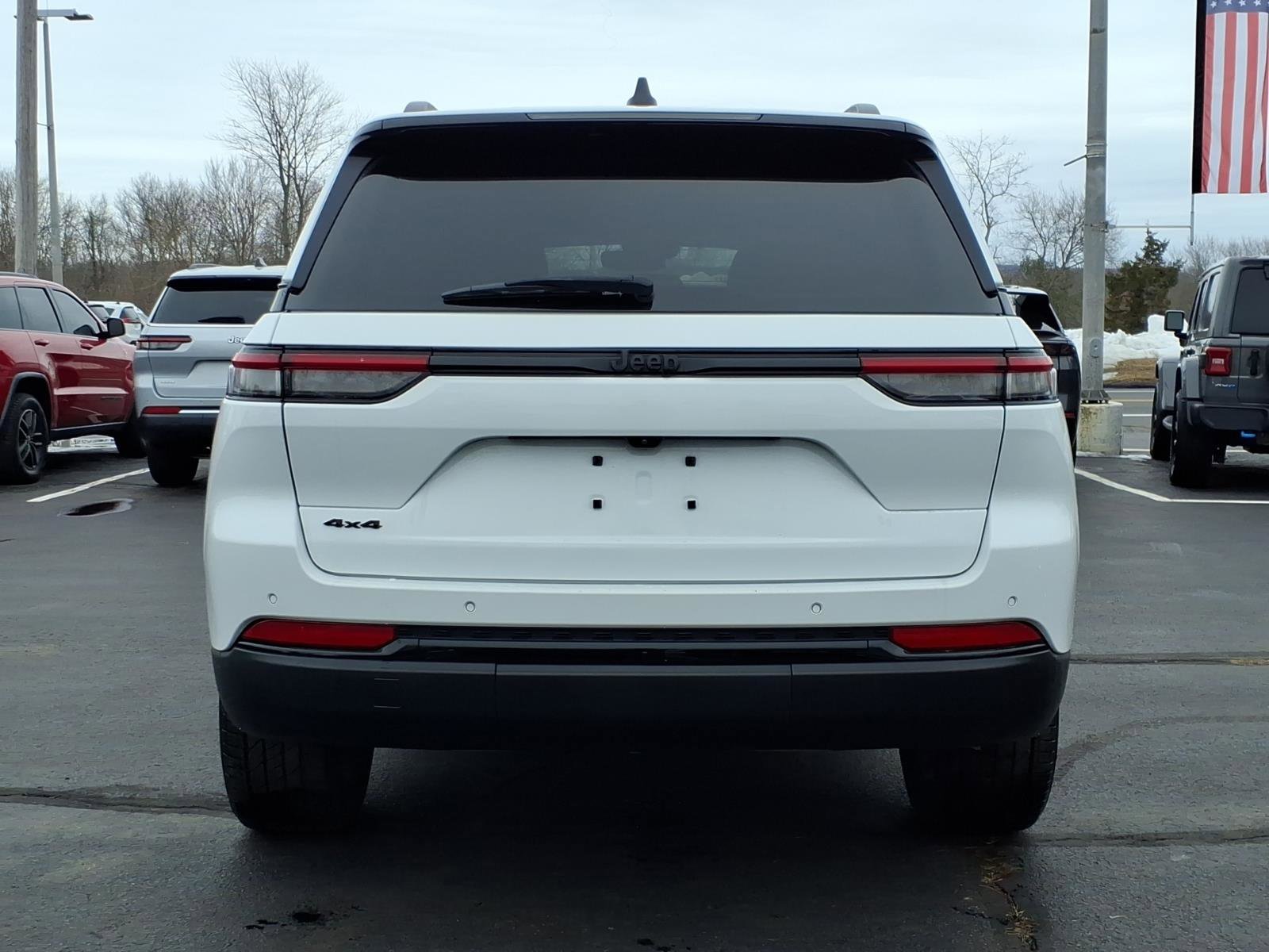 Certified 2023 Jeep Grand Cherokee Altitude image 4