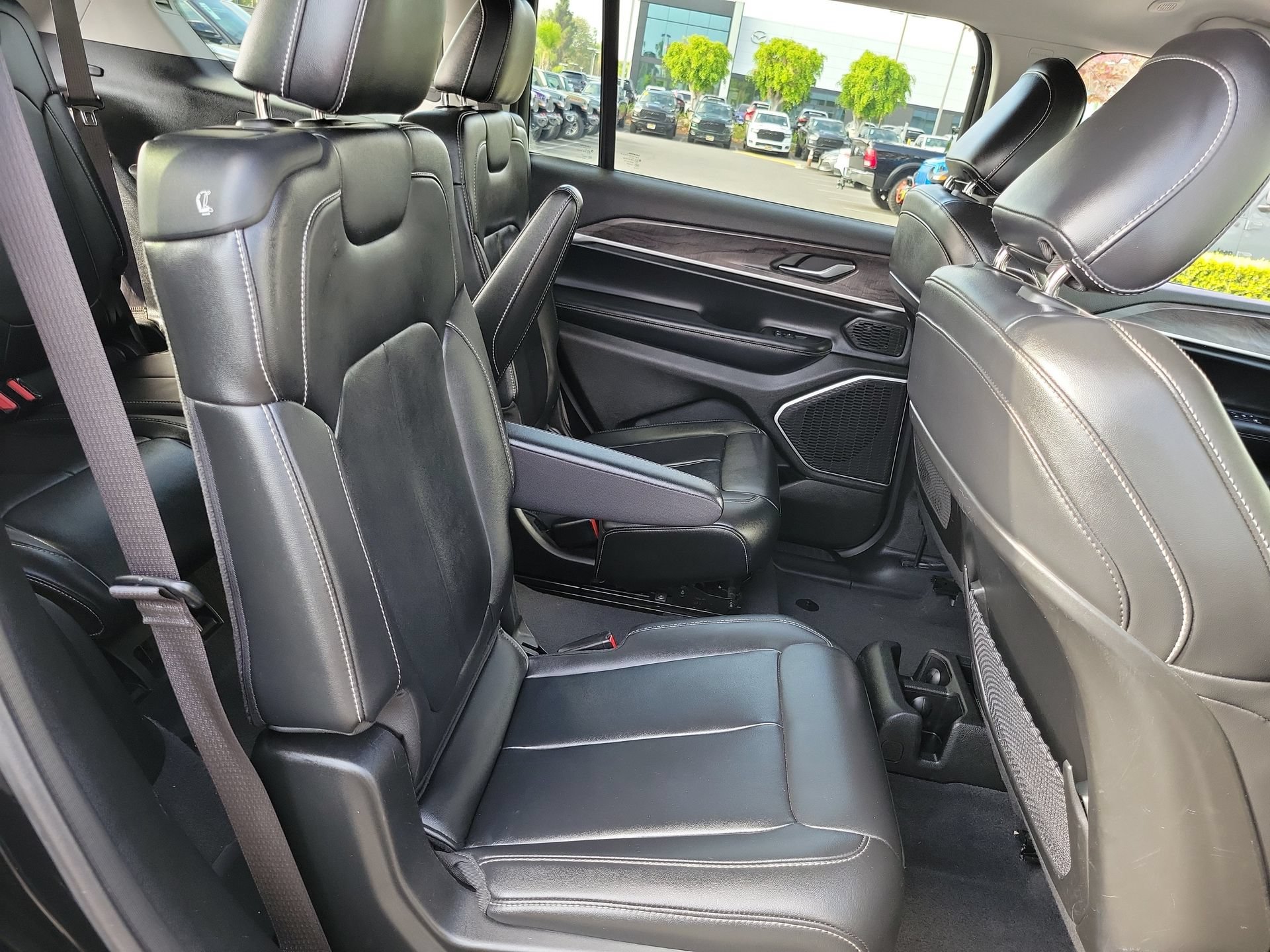 Certified 2022 Jeep Grand Cherokee L Limited AWD/4WD image 16