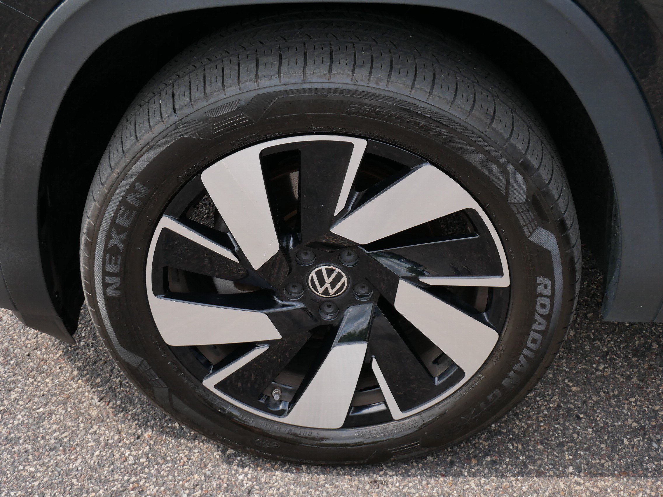 Used 2024 Volkswagen Atlas Cross Sport SE w/ Panoramic Sunroof Package AWD/4WD image 15