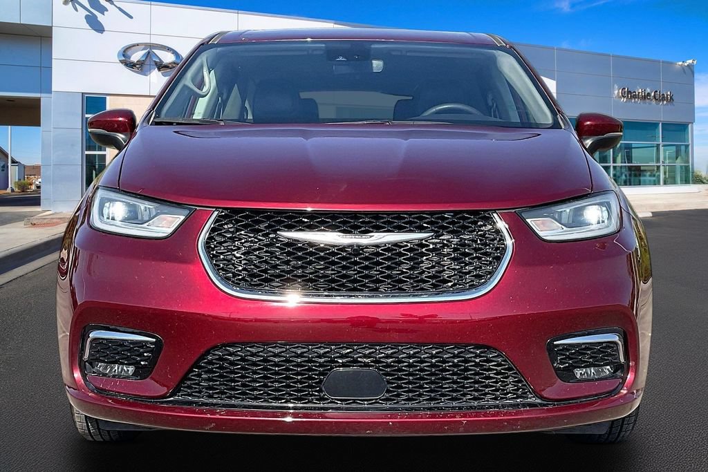 Used 2023 Chrysler Pacifica Touring-L FWD image 3