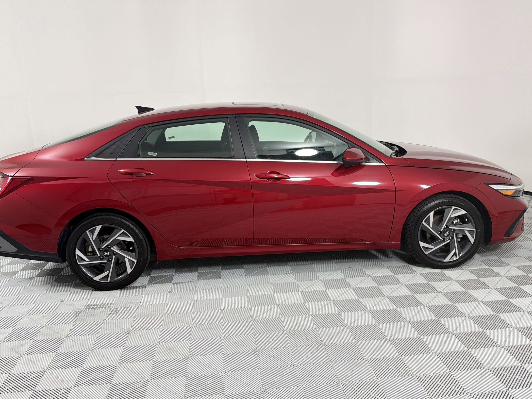 Used 2025 Hyundai Elantra SEL FWD image 8