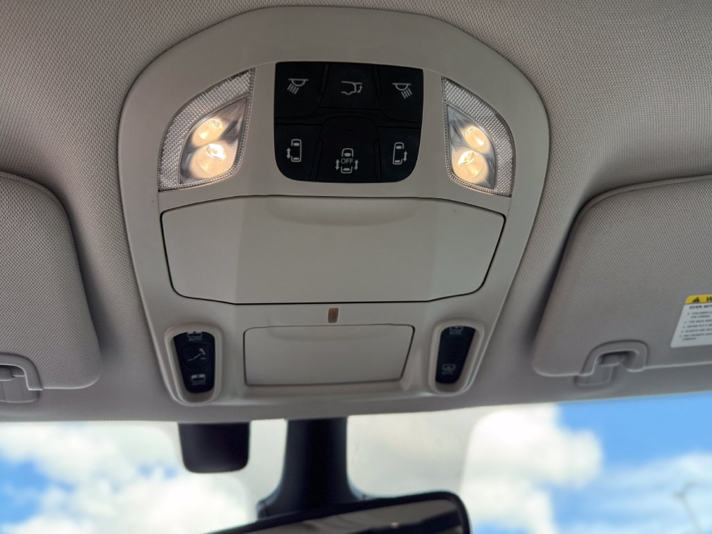Used 2019 Chrysler Pacifica Limited w/ Advanced Safetytec Group FWD image 26