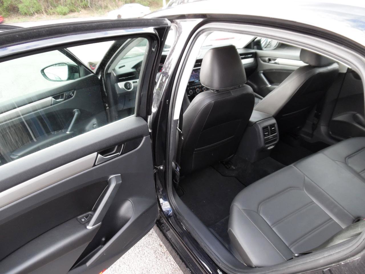 Used 2022 Volkswagen Passat 2.0T SE image 18